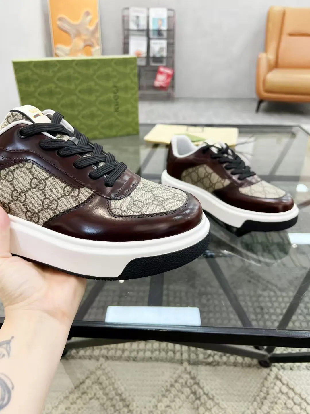 Factory price: 480💰New men's shoes GUCCI [Lightning] latest shoes shipped. Original quality, fashionable, made of special materials, sheepskin lining, brand new packaging. The foot feels super comfortable and the workmanship is impeccable. Size: 38-44, customized 45